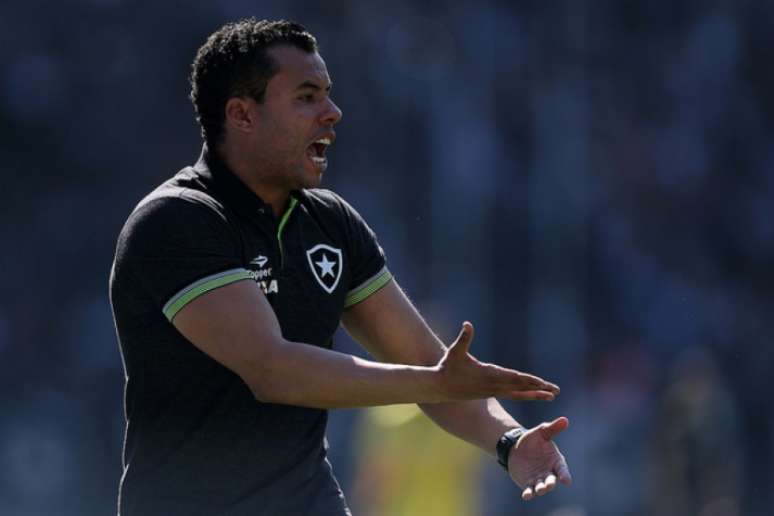 Jair Ventura, técnico do Botafogo, quer o Alvinegro com nova postura diante do Fla (Vítor Silva/SSPress/Botafogo)