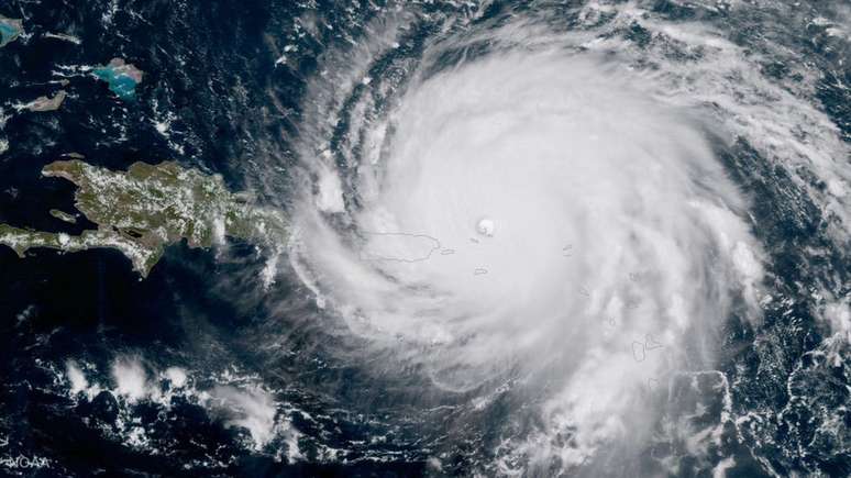 Imagem do Irma via satélite