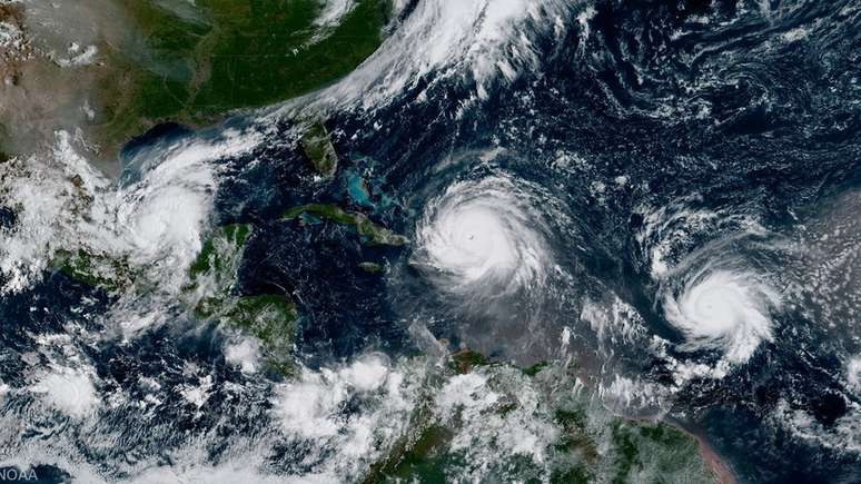 Imagem por satélite de Irma, Katia e José