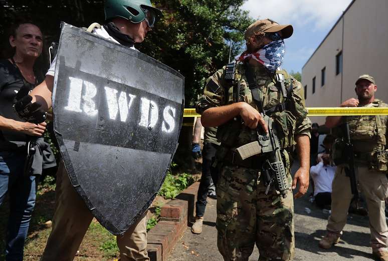 Militantes de grupo de extrema-direita nos EUA