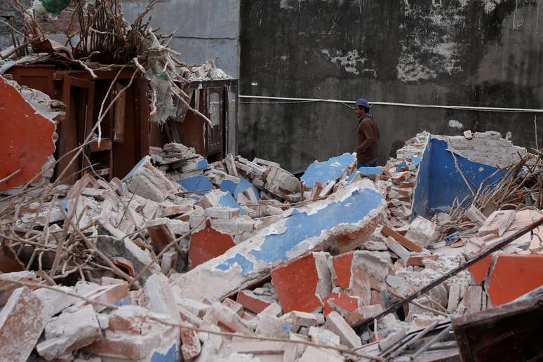 Casa danificada por terremoto na cidade mexicana de Ixtaltepec
