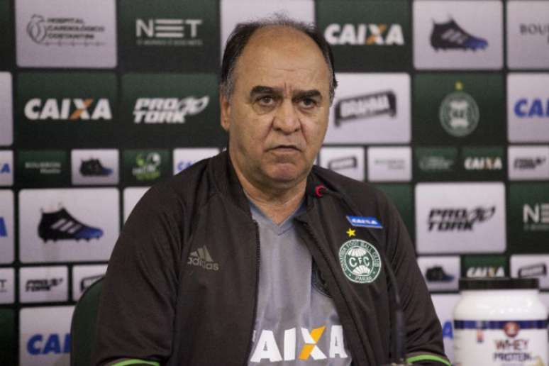 Técnico criticou a atuação do árbitro Anderson Daronco, que apitou o clássico contra o Atlético-PR (Foto: Guilherme Artigas/Fotoarena/Lancepress!)