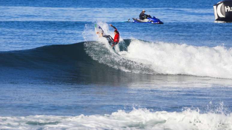 Adriano de Souza foi um dos brasileiros classificados em Trestles (WSL / SEAN ROWLAND)