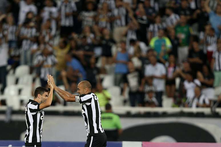 Botafogo e Grêmio começam, nesta quarta-feira, o confronto válido pelas quartas de final da Libertadores