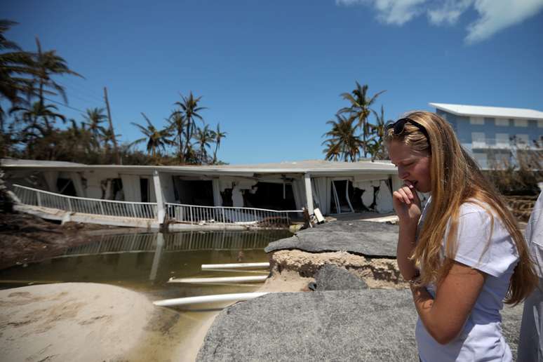 Moradora reage ao ver danos em sua casa após passagem do furacão Irma pela Flórida, em Islamorada  12/09/2017 REUTERS/Carlos Barria