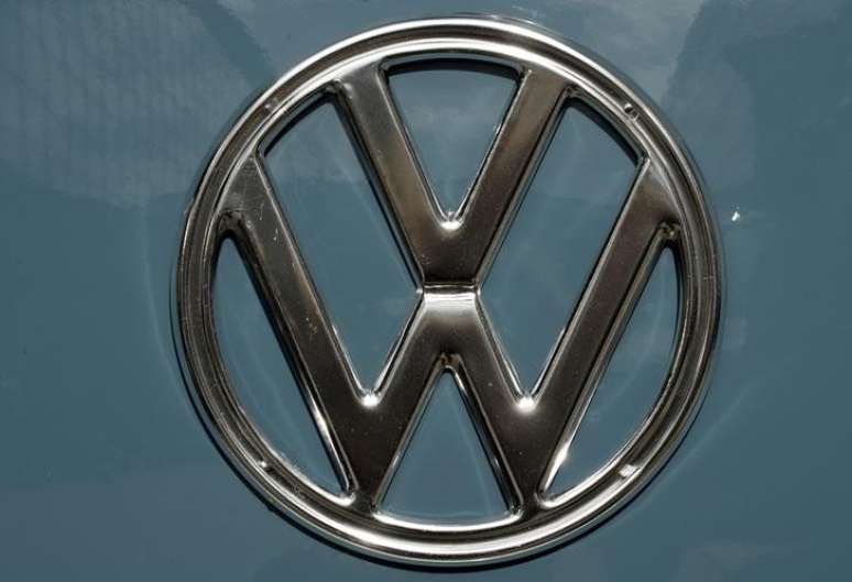 Logo da Volkswagen em feira de caminh&otilde;es da montadora alem&atilde; em Hanover, na Alemanha
23/09/2014
REUTERS/Fabian Bimmer 