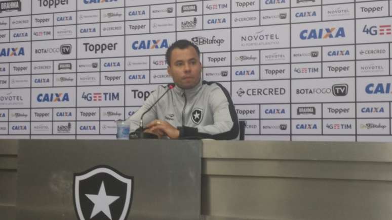 Jair Ventura crê que o Botafogo virá forte para o confronto com o Botafogo na Libertadores (Foto: Vinícius Britto)