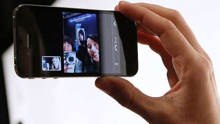 A câmera frontal do iPhone 4 tirava apenas fotos de 0,3 megapixels 