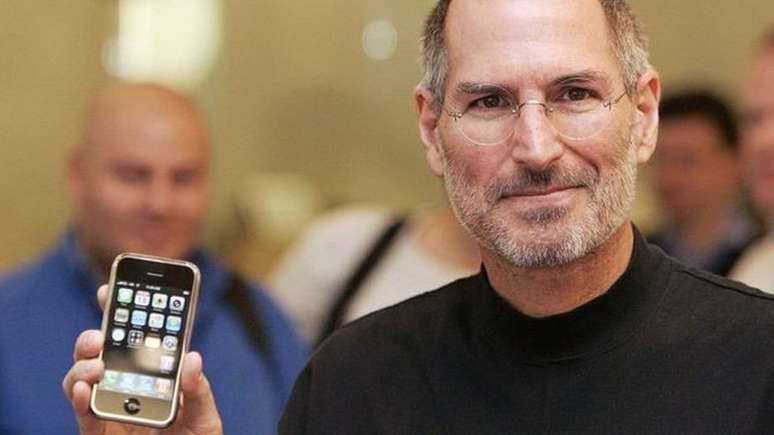 Steve Jobs, um dos fundadores da Apple, morreu após sofrer de câncer no pancreas 