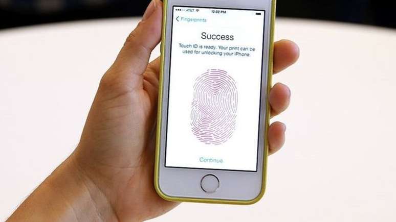 Apple demorou um ano para adicionar a tecnologia AuthenTec em seus iPhones 