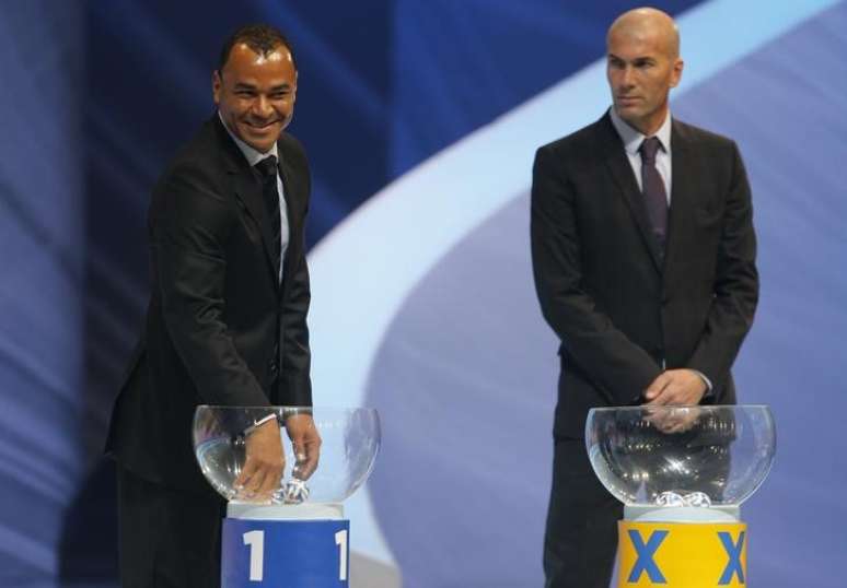Cafu e Zidane participam de sorteio para a Copa do Mundo de 2014
  6/12/2013     REUTERS/Paulo Whitaker