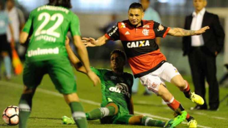 Chapecoense e Flamengo não saíram do zero na partida de ida das oitavas de final da Sul-Americana - Eduardo Valente