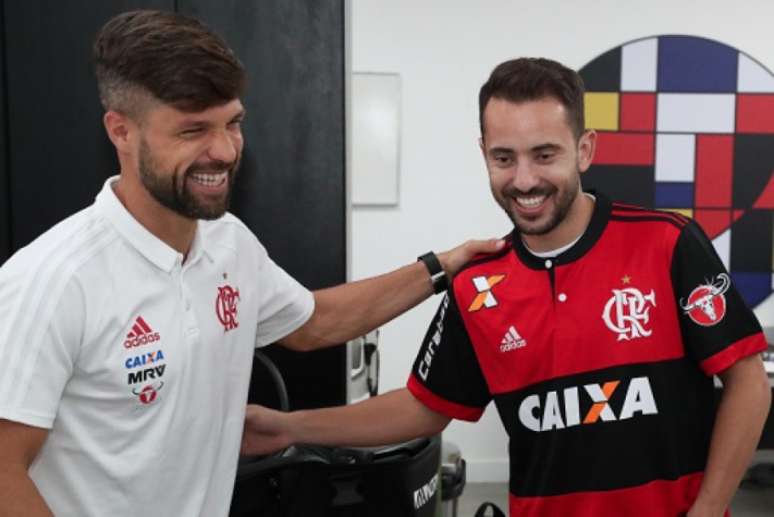 Diego e Everton Ribeiro: dupla não tem atuado junto no meio-campo do Flamengo (Gilvan de Souza / Flamengo)