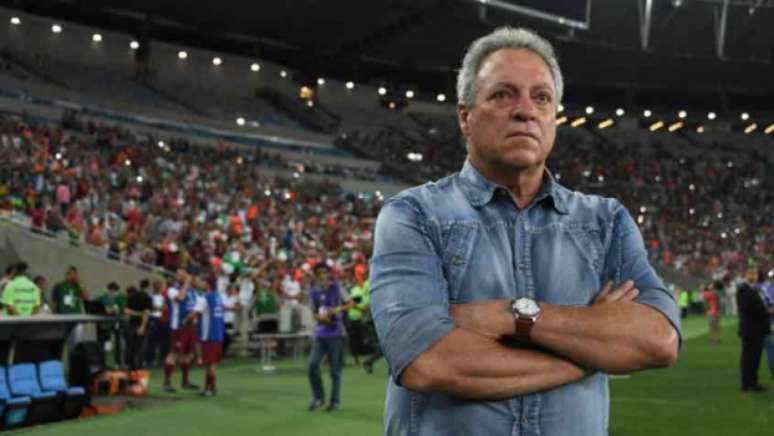 Abel Braga nesta quinta-feira, no Maracanã, na partida entre Fluminense e LDU (Foto: AFP)