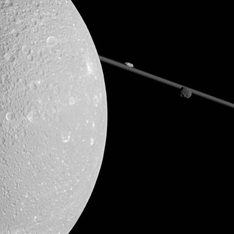 Dione, uma das luas de Saturno