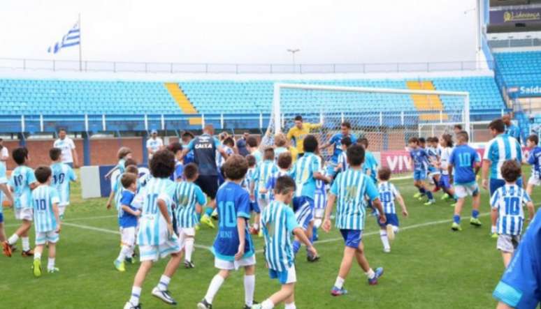 Sócios mirins fizeram parte do treino do Avaí que encerrou a preparação para a partida contra o Galo (Foto: Jamira Furlani/Avaí F.C)