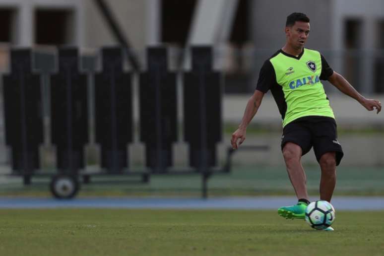 Rodrigo Lindoso acredita no Botafogo forte para encarar o Grêmio fora de casa (Foto: Vitor Silva/SSPress/BFR)