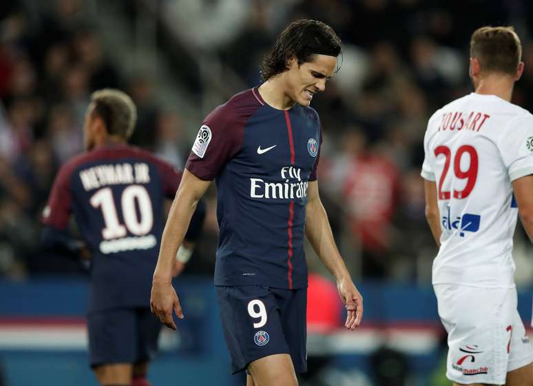 Cavani e Neymar discutiram após jogo do PSG por causa de disputa para cobrar pênalti