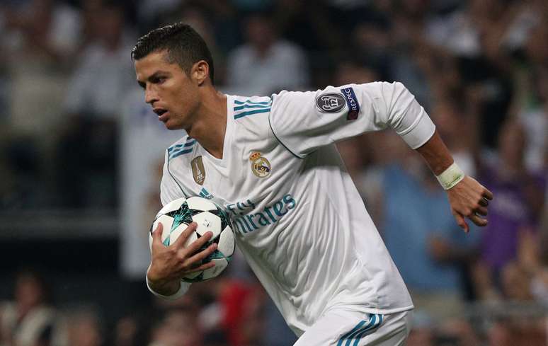   Cristiano Ronaldo celebra segundo gol pelo Real Madrid em jogo contra o Apoel Nicosia em Madrid, Espanha
13/9/2017 REUTERS/Sergio  Perez

