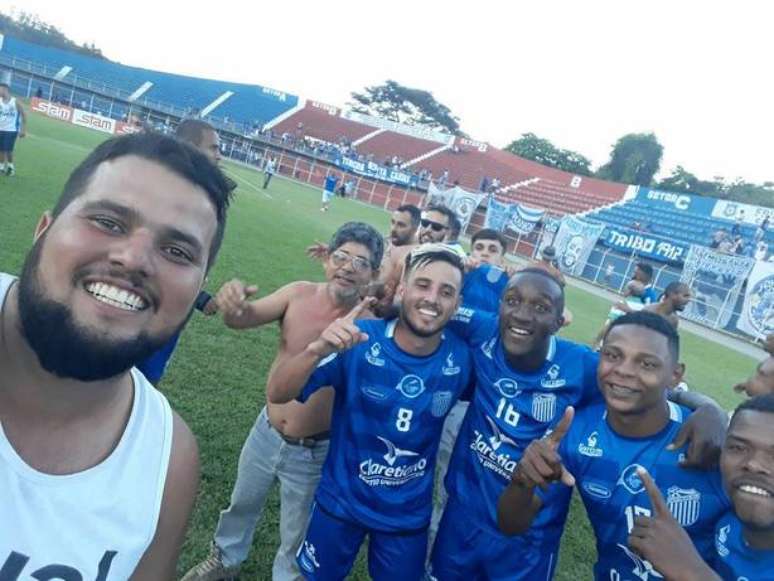 A festa começou no campo, mas durou quase todo o domingo nas ruas pela torcida do Goytacaz pelo acesso à elite do Campeonato Carioca.