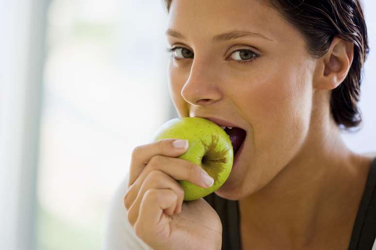 Para proteger los dientes, especialistas en salud bucal recomiendan moderar la ingesta entre horas