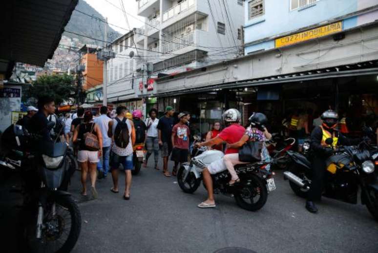 Violência constante incentiva que o comércio feche as portas 