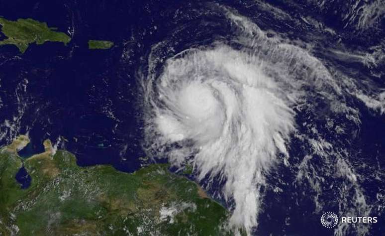 Imagem de satélite do furacão Maria ao leste das Ilhas Leeward 18/09/2017     Cortesia da NASA/Projeto NOAA GOES/Divulgação via REUTERS 