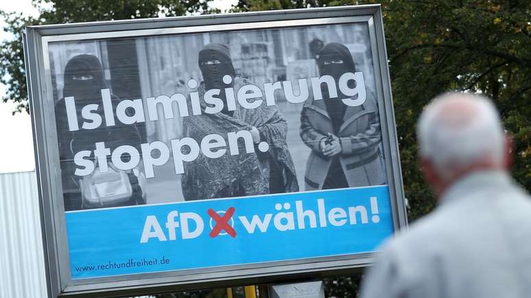 Um cartaz de campanha da AfD diz: "Pare a islamização"