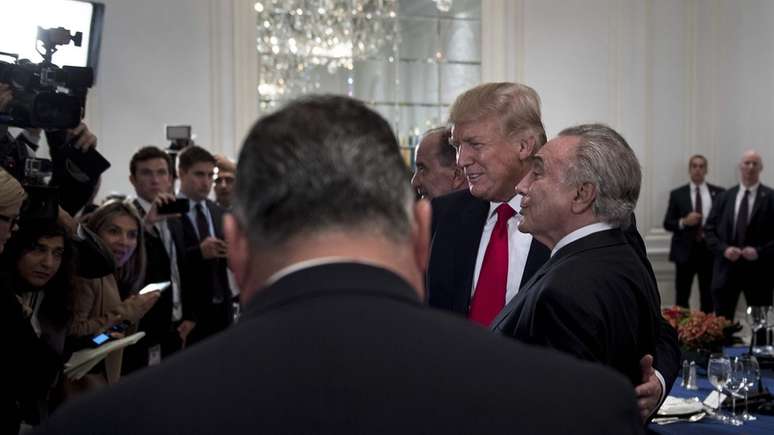 Trump e Temer posam para foto