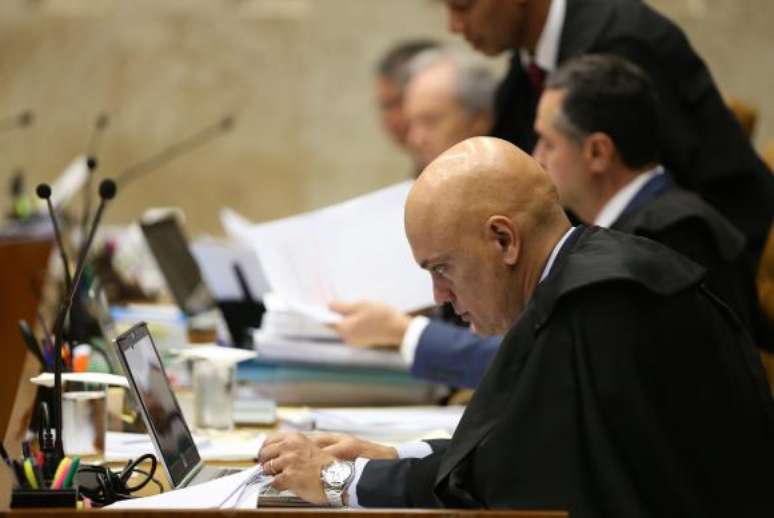 Brasília - O ministro do STF Alexandre de Moraes durante julgamento sobre suspensão da denúncia do ex-PGR Rodrigo Janot contra Temer e integrantes do PMDB