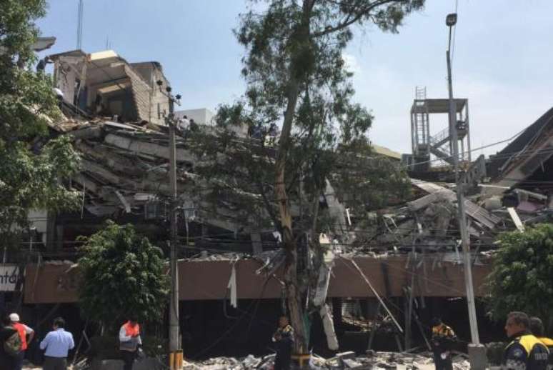 Cidade do México - Vista de um edifício destruído durante terremoto que atingiu o México 