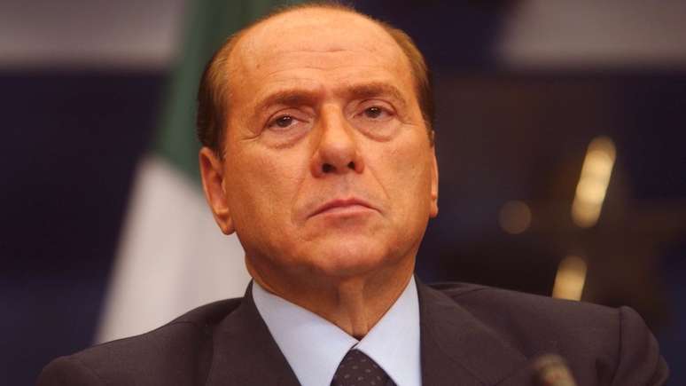Na Itália pós-Mão Limpas, Silvio Berlusconi, um controlador de um grupo de mídia e dono de um time de futebol 