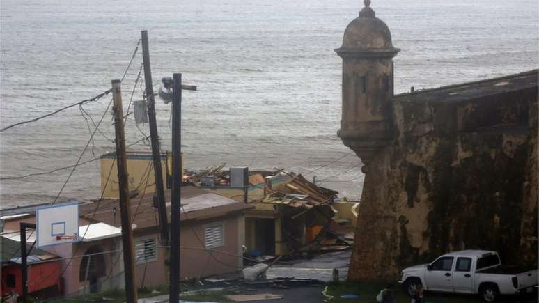 As casas na costa de San Juan foram afetadas pelo furacão Maria 