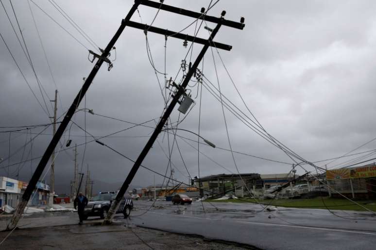A ilha de Porto Rico está sem luz desde que passou o furacão Maria 