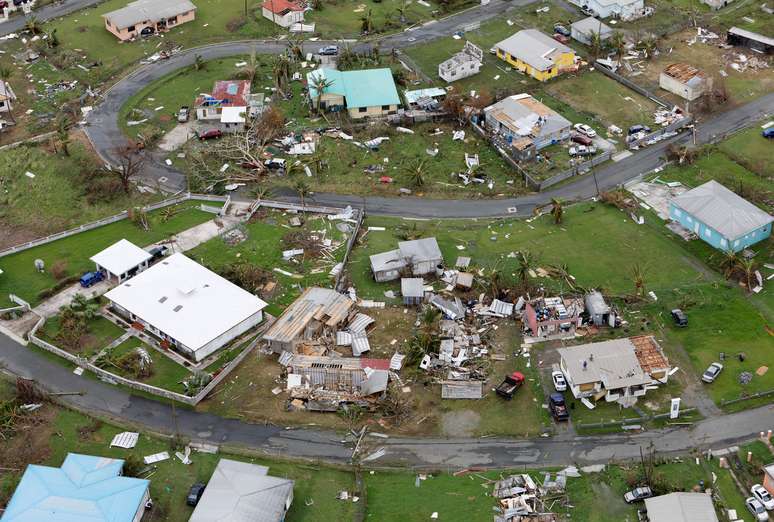 Imagem aérea mostra destruição causada pelo furacão Maria em bairro das Ilhas Viergens Americanas