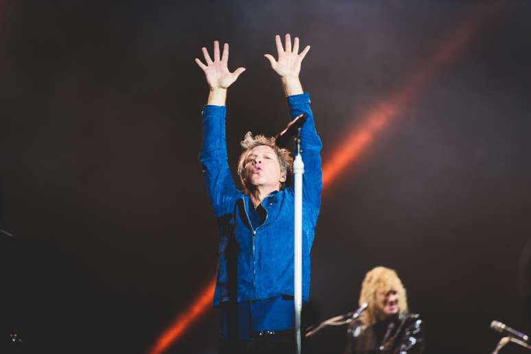 Headliner da noite, Bon Jovi cantou at&eacute; perder a voz no Rock in Rio