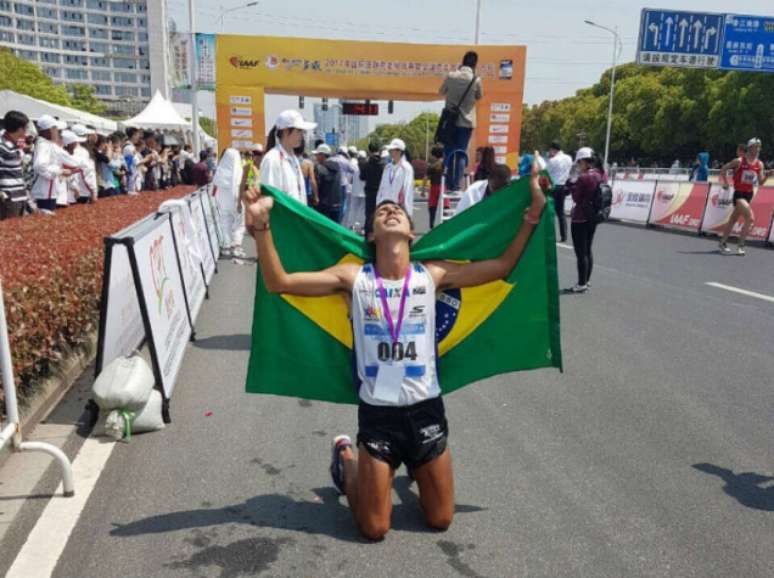 Caio Bonfim conquistou o ouro nos 20 km do Circuito Mundial de marcha atlética (Divulgação)