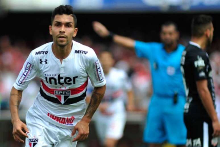 Petros reclamou da arbitragem no empate no Morumbi (Foto: Maurício Rummens/Fotoarena/Lancepress!)