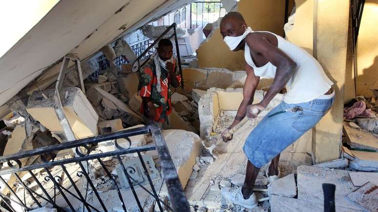 Busca por sobreviventes de terremoto no Haiti em 2010 durou semanas 
