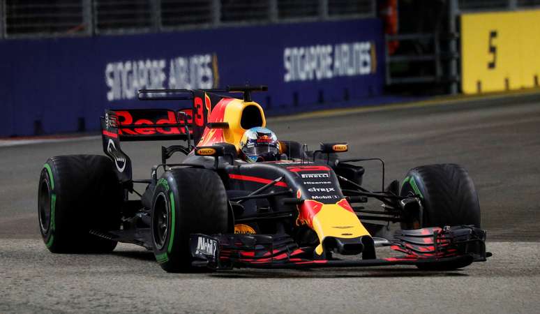 Daniel Ricciardo pilota carro da Red Bull durante GP de Cingapura
17/9/2017 REUTERS/Edgar Su
