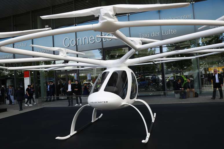 Volocopter, da Mercedes, &eacute; visto durante Sal&atilde;o do Autom&oacute;vel de Frankfurt, na Alemanha
12/9/2017 REUTERS/Kai Pfaffenbach
