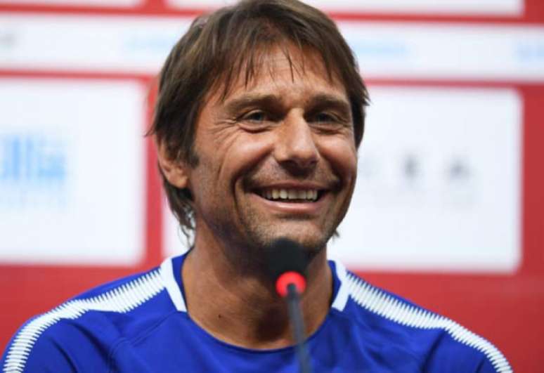 Conte está em sua segunda temporada com o Chelsea (Foto: Greg Baker / AFP)