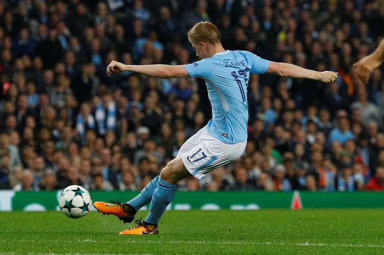 De Bruyne marca para o City