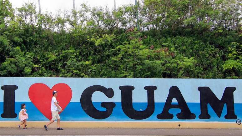 Muro pintado com os dizeres "Eu Amo Guam"