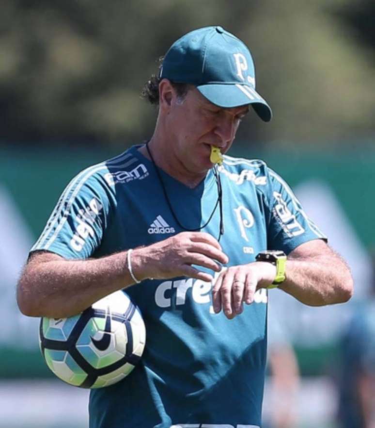 Cuca durante treino na Academia de Futebol (Foto: Divulgação/Palmeiras)