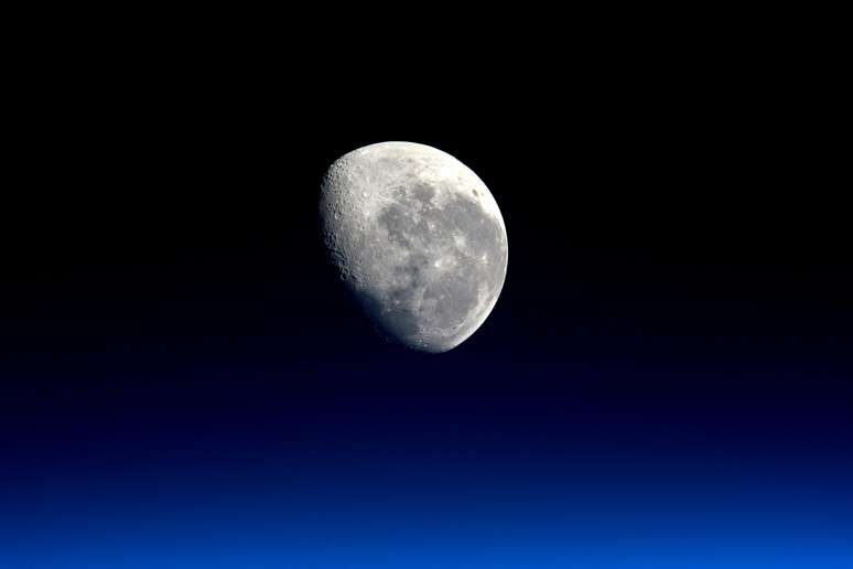 Lua vista a partir da Estação Espacial Internacional