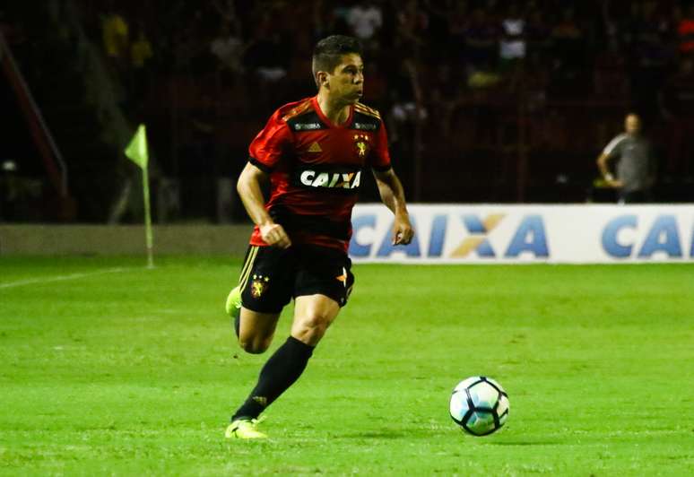 Osvaldo deve substituir Diego Souza, expulso no último jogo do Sport, contra o São Paulo.