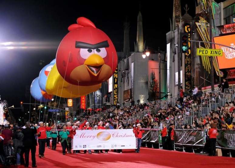 Bal&otilde;es de personagens do jogo "Angry Birds", da Rovio, em parada natalida de Los Angeles, Estados Unidos
1/12/2013 REUTERS/Gus Ruelas/File Photo