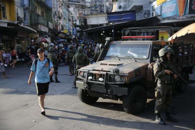 As tropas estavam na Rocinha desde o último dia 17 em função de um conflito entre traficantes rivais pelo controle de pontos de venda de drogas na região, colocando em risco a vida dos moradores