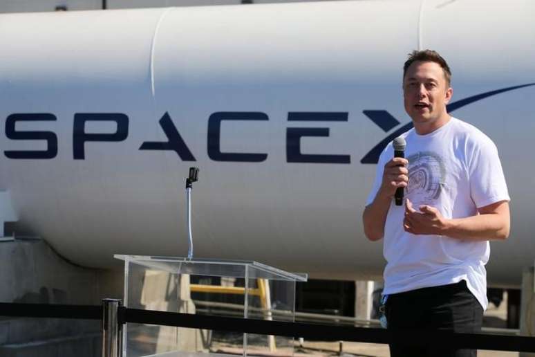 Elon Musk, presidente-executivo da SpaceX, fala surante evento da empresa em Hawthorne, Esdtados Unidos
27/08/2017 REUTERS/Mike Blake